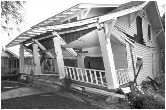 Image of a house that was damaged by an earthquake