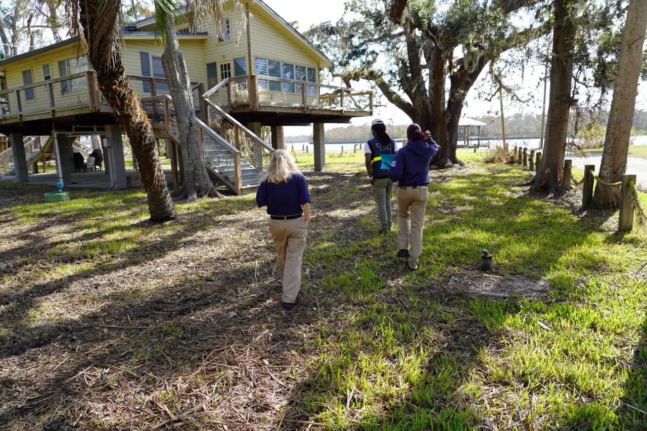Image: FEMA Disaster Survivor Assistance Crews in Florida (002)