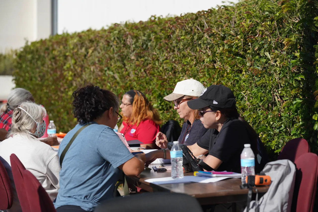 Image: FEMA Staff at Pasadena Post Office (003)