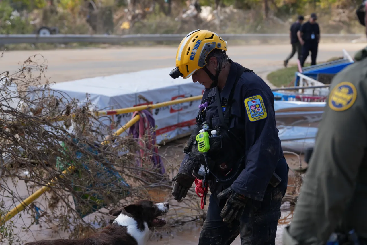 Urban Search and Rescue Canine Handler in Asheville, NC (002) Image: Urban Search and Rescue Canine Handler in Asheville, NC (002)