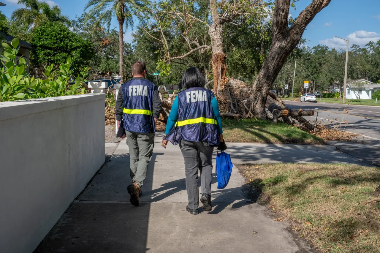 Disaster Survivor Assistance Teams Canvass Davis Islands Neighborhoods (001) Image: Disaster Survivor Assistance Teams Canvass Davis Islands Neighborhoods (001)