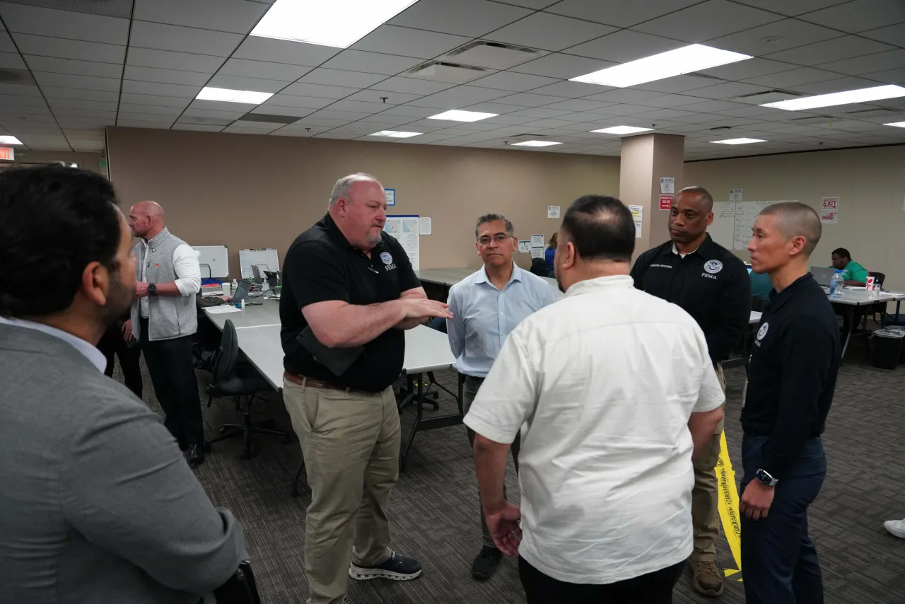 Health and Human Services Secretary Visits FEMA's Joint Field Office Image: Health and Human Services Secretary Visits FEMA's Joint Field Office