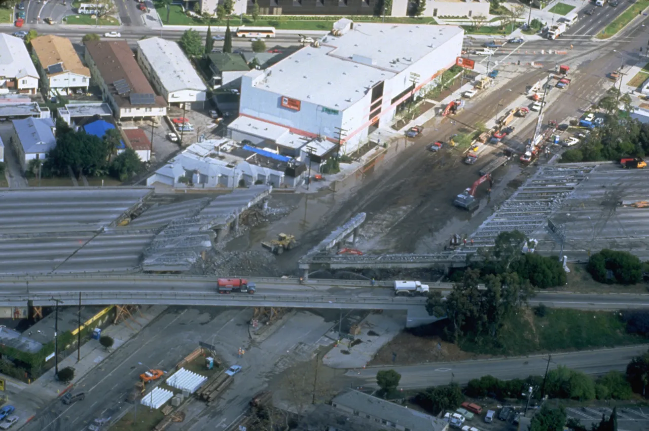 Northridge Earthquake - An aerial view of destruction caused Image: Northridge Earthquake - An aerial view of destruction caused