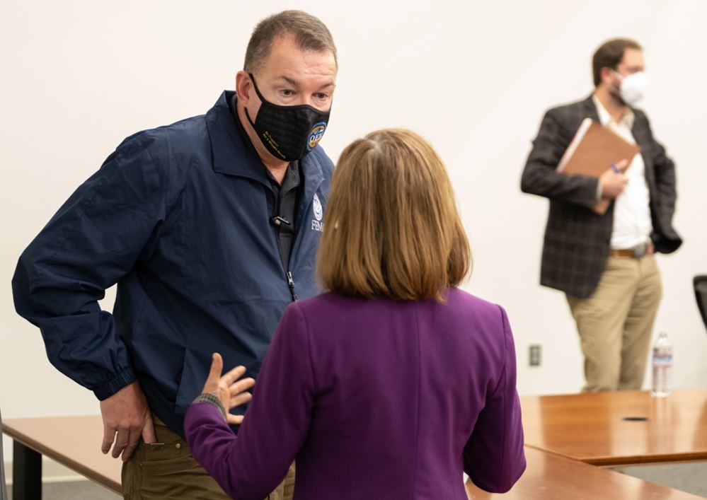 FEMA Administrator Pete Gaynor speaks with Oregon Gov. Kate Brown about the wildfires in Oregon.