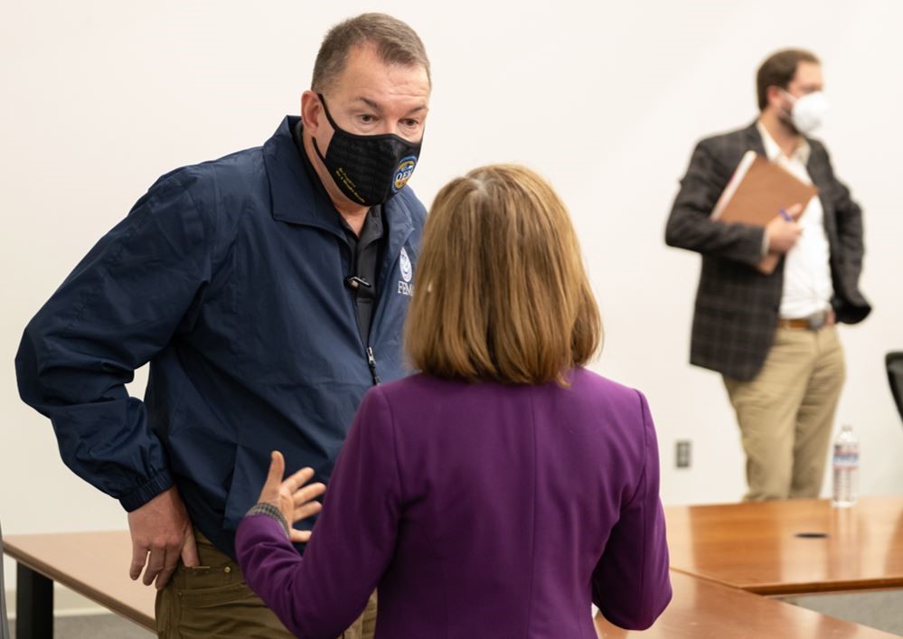 FEMA Administrator Pete Gaynor speaks with Oregon Gov. Kate Brown about the wildfires in Oregon. 