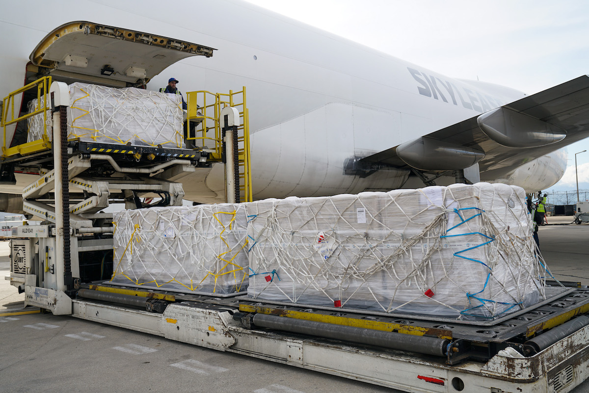 Cargo is offloaded from a plane.
