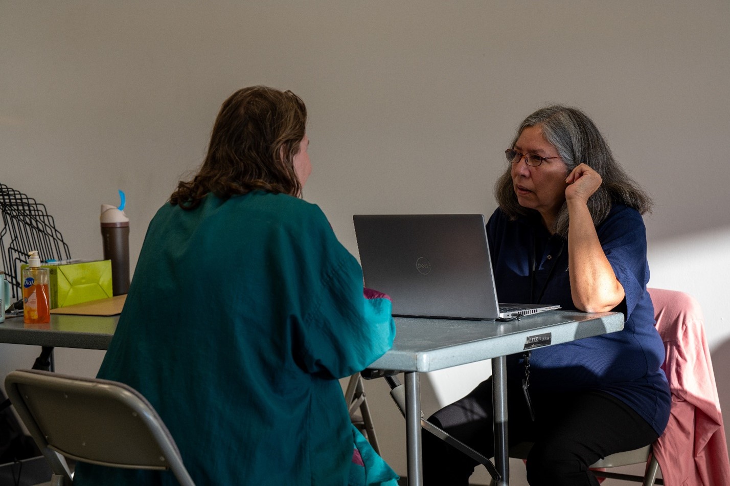 Photo of a FEMA staff member at a Disaster Recovery Center in Damascus, Va. assists a survivor on Oct. 7, 2024 