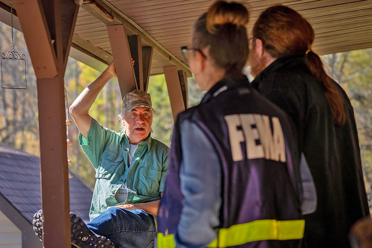 FEMA DSA staff speaking with a survivor