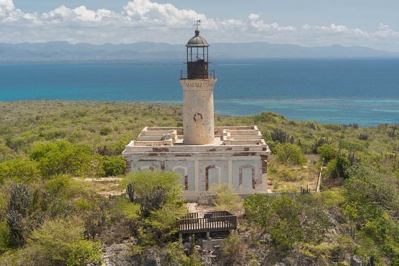 Caja de Muertos Lighthouse - Colonial style lighthouse