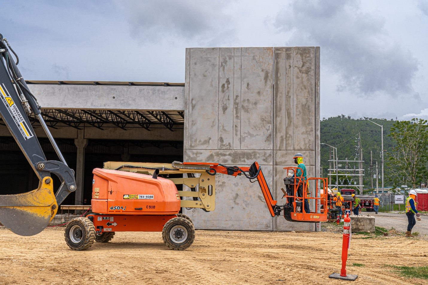 Construction site of PRASA's Central Laboratory. Cement building with orange crane.