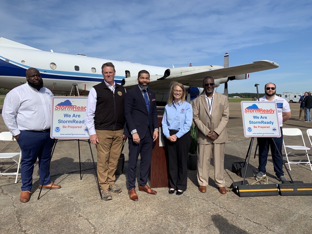 FEMA Region 4 Regional Administrator Gracia B Szczech (middle) stands with airport workers, Mississippi Emergency Management Agency Executive Director Stephen McCraney, Jackson Mayor Chokwe Antar Lumumba and Meteorologist in Charge National Weather Service Bill Parker at Jackson Medgar Wiley Evers International Airport.