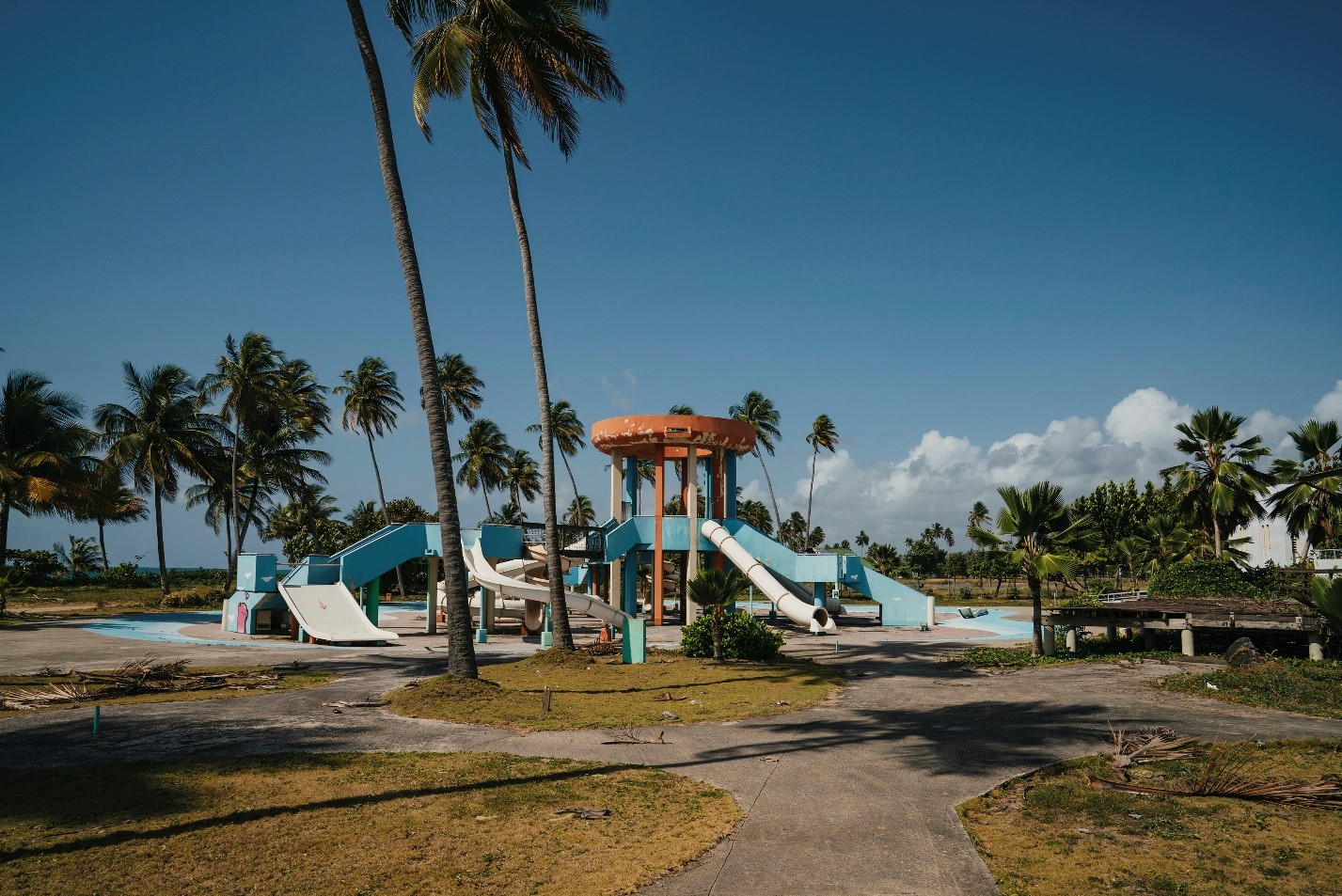 Aquatic park in Punta Santiago with palm trees surrounding the park.